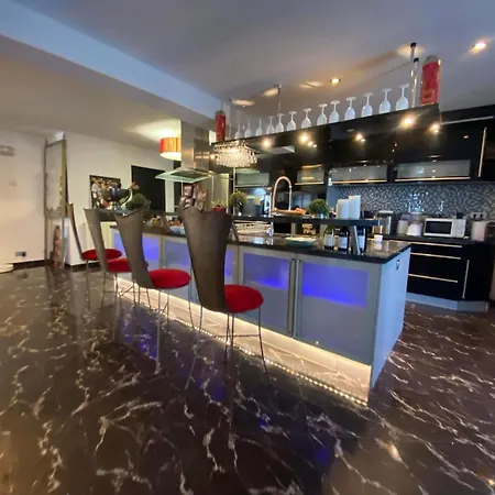 Willa La Maison Du Bonheur, Piscine, Jacuzzi, Billard *