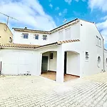 Palais Ines , De Detente , Spa, Piscine, Billard En Pleine Camargue