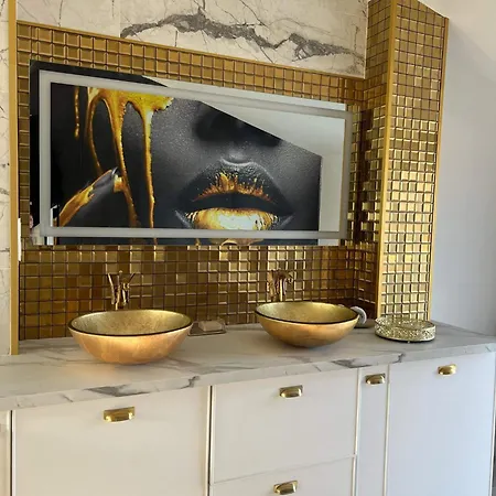 La Maison Du Bonheur, Piscine, Jacuzzi, Billard Villa *