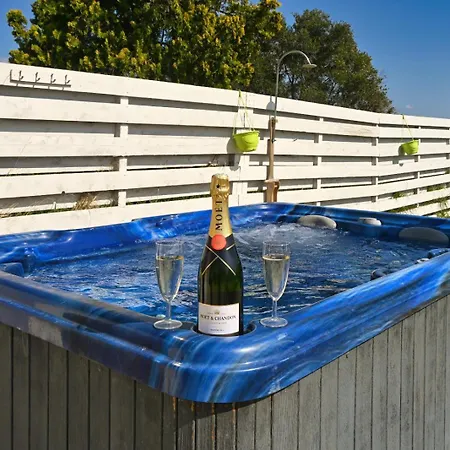 La Maison Du Bonheur, Piscine, Jacuzzi, Billard * Le Grau-du-Roi